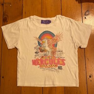 Realisation par Elton John white baby tee